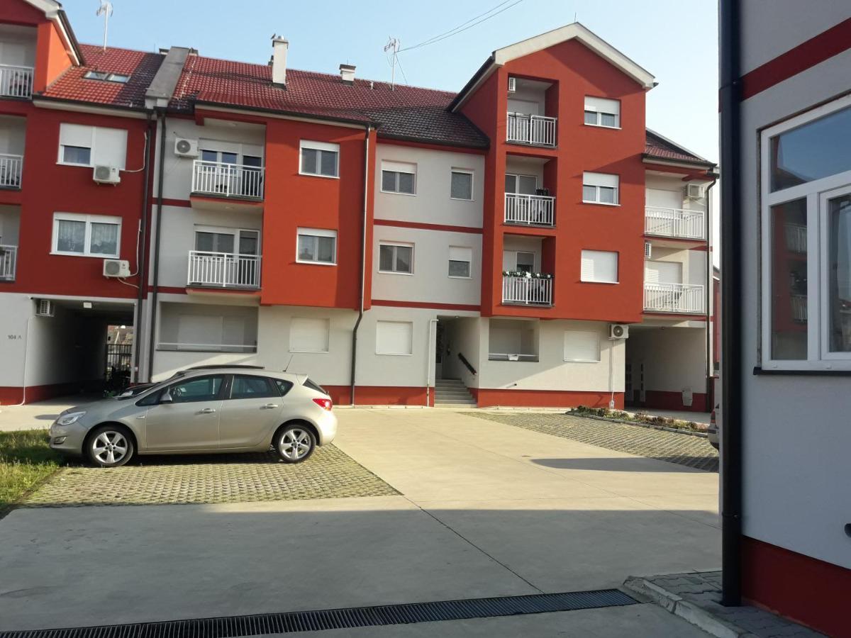 Apartman Sunset Sremska Mitrovica Exteriör bild